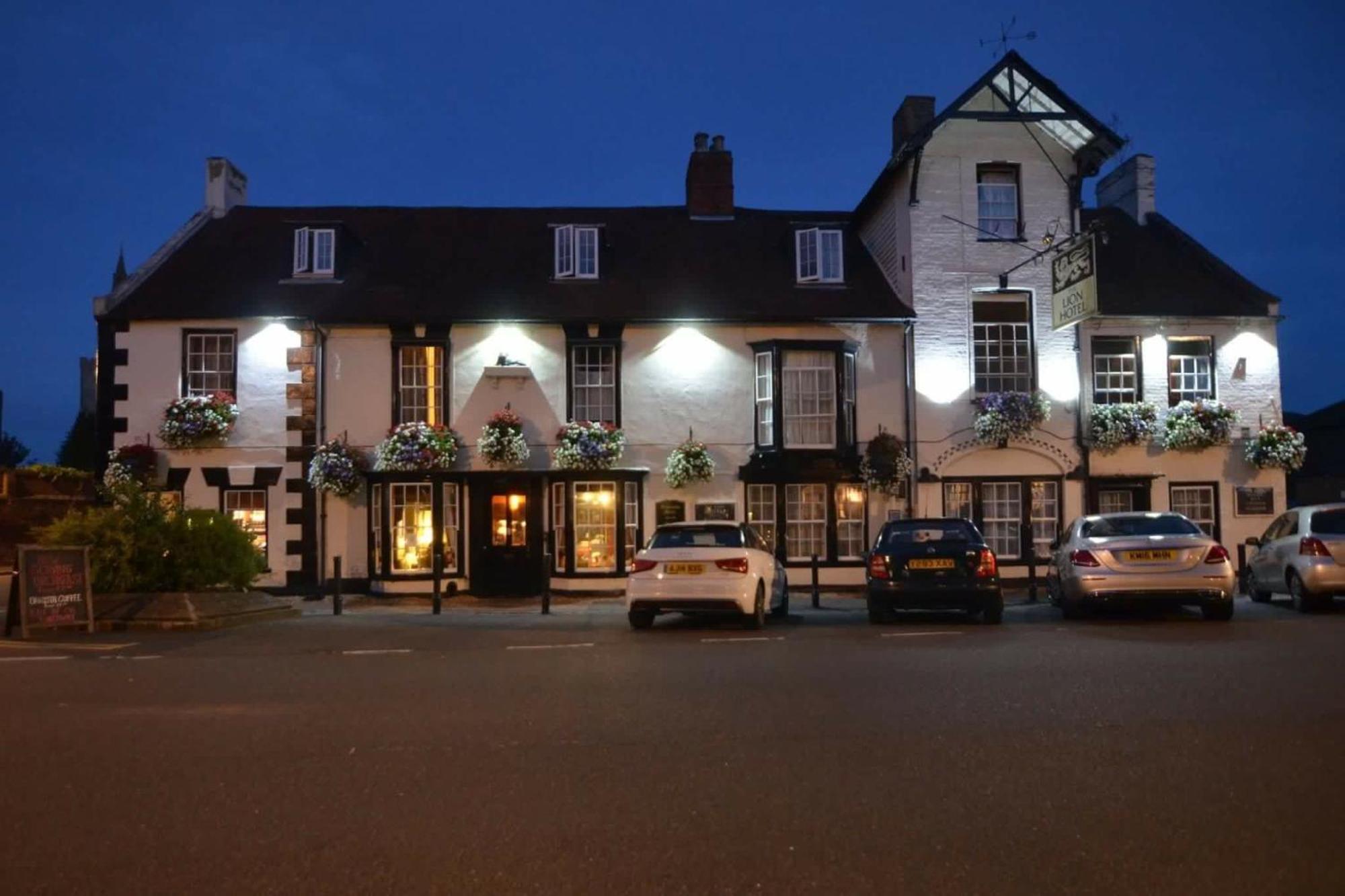 The Lion Hotel Buckden  Bagian luar foto