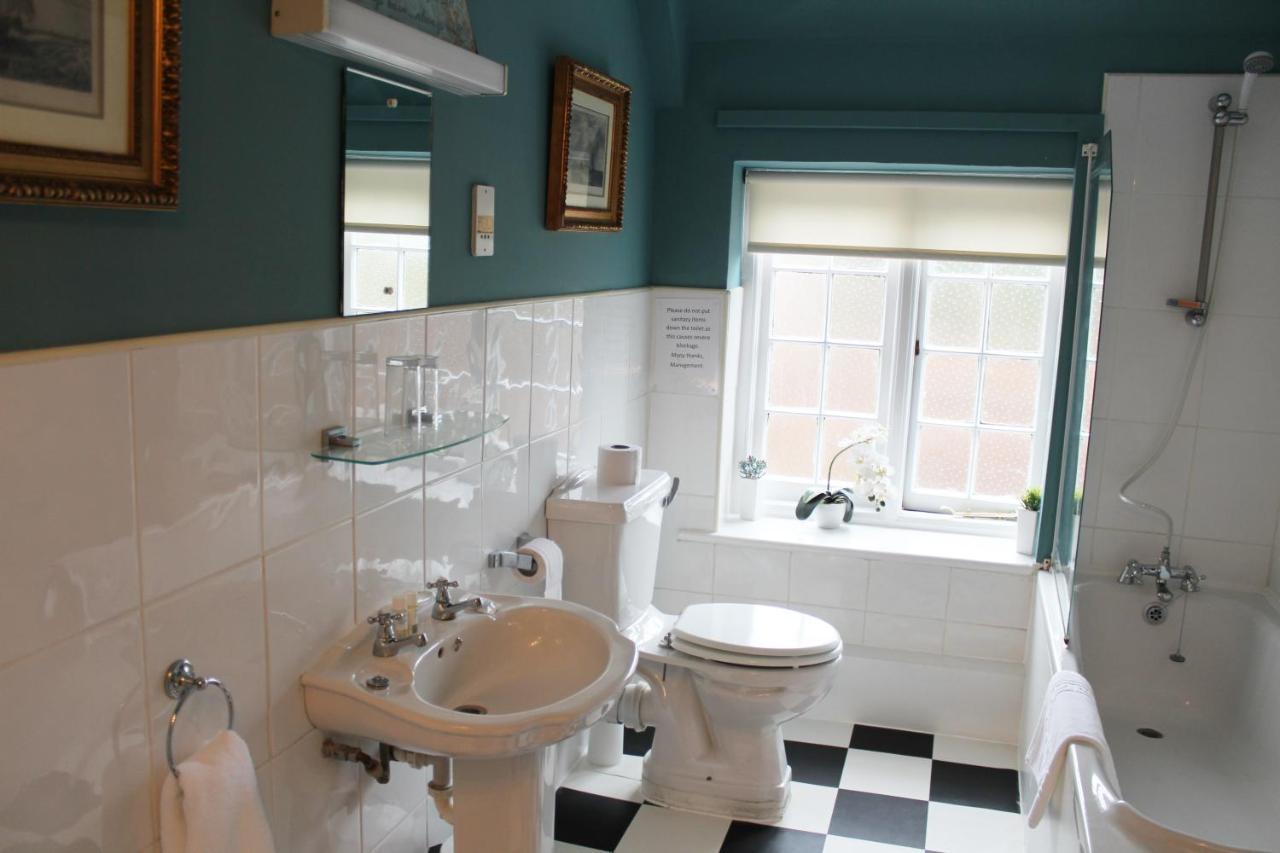 The Lion Hotel Buckden  Bagian luar foto