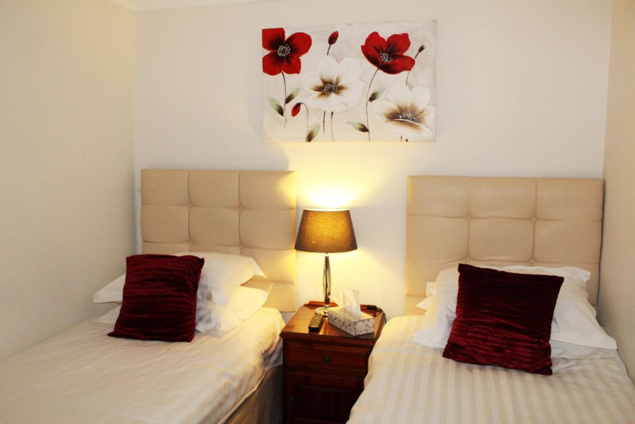 The Lion Hotel Buckden  Bagian luar foto